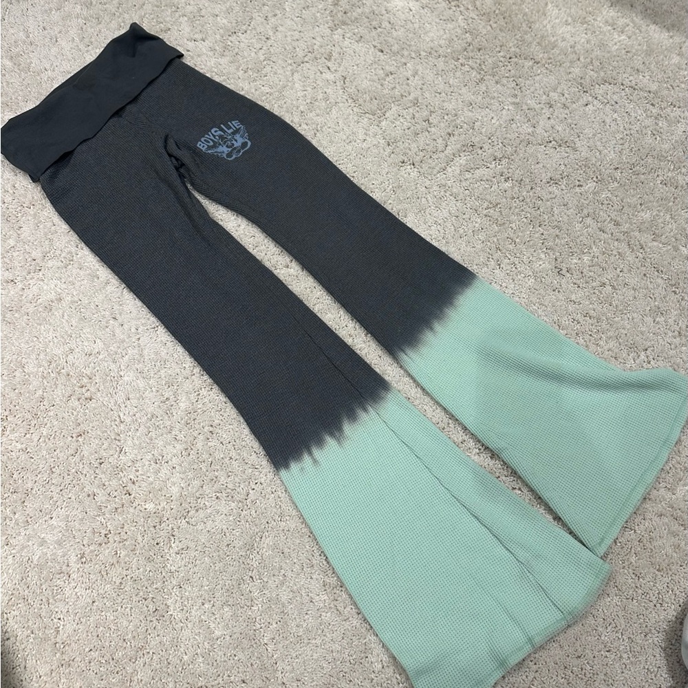 Boys Lie thermal bell bottom leggings size small. Worn once! Like new.